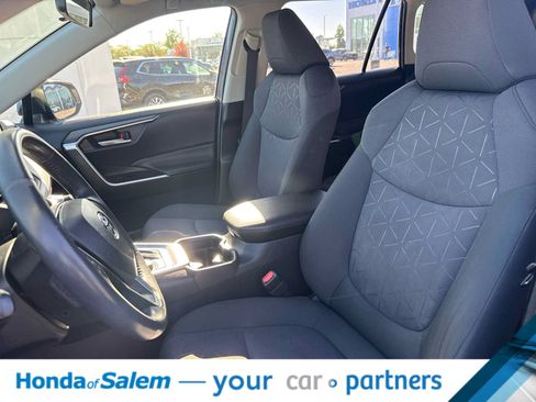 Used 2020 Toyota RAV4 XLE w/ XLE Grade Weather Package AWD/4WD image 11