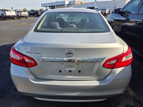 Used 2016 Nissan Altima 2.5 S w/ Power Driver Seat Package FWD image 5