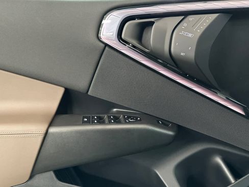 Used 2025 BMW X3 xDrive30i w/ Convenience Package image 12