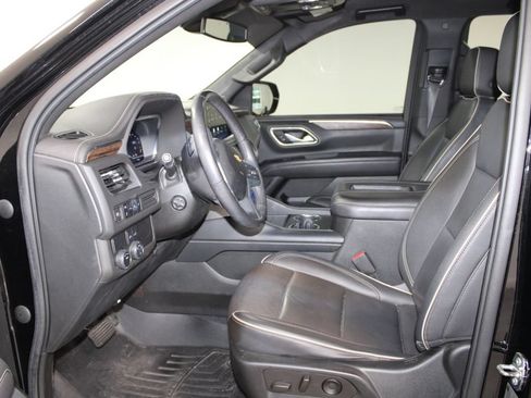 Used 2022 Chevrolet Suburban Premier RWD image 18