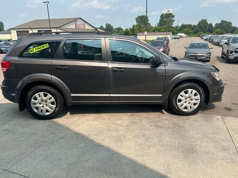Used 2016 Dodge Journey SE w/ MOPAR All-Weather Group FWD image 4