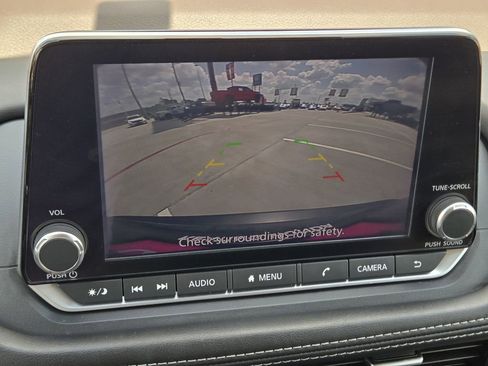 Used 2022 Nissan Rogue SV image 22