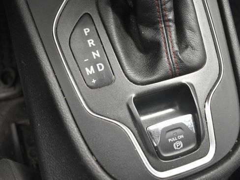 Used 2019 Jeep Cherokee Trailhawk w/ Cold Weather Group image 36