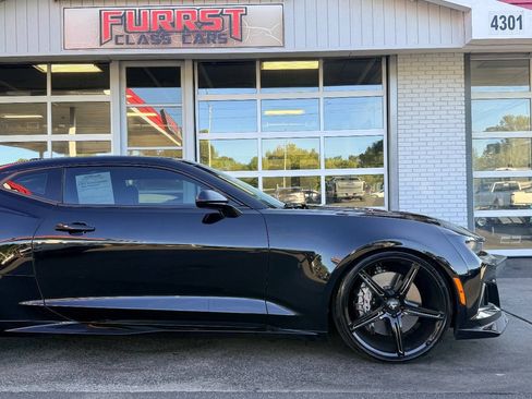 Used 2019 Chevrolet Camaro ZL1 RWD image 11