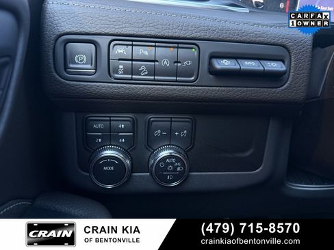 Used 2021 GMC Yukon Denali w/ Denali Premium Package image 13