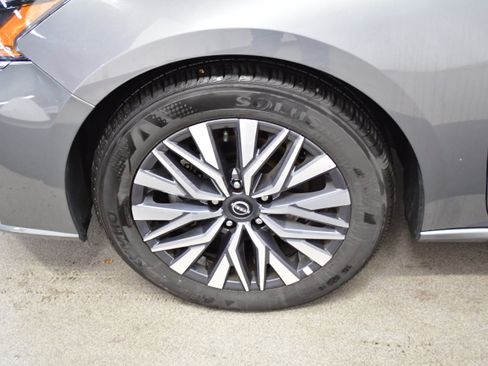 Used 2025 Nissan Altima 2.5 SV image 30