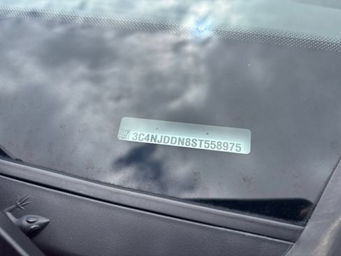 Used 2025 Jeep Compass Trailhawk AWD/4WD image 28