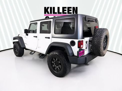 Used 2015 Jeep Wrangler Unlimited Rubicon w/ Connectivity Group AWD/4WD image 5