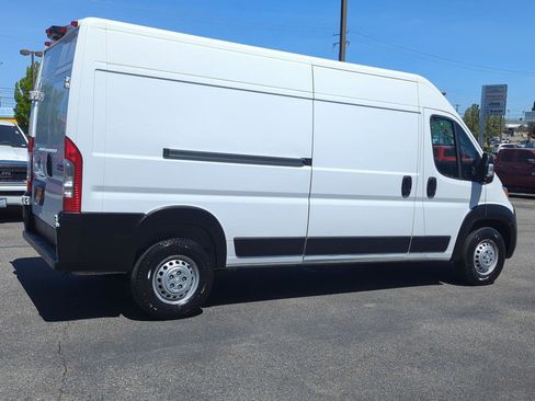 Used 2025 RAM ProMaster 2500 w/ Convenience Group FWD image 7