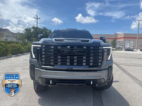 Used 2024 GMC Sierra 2500 Denali Ultimate AWD/4WD image 2