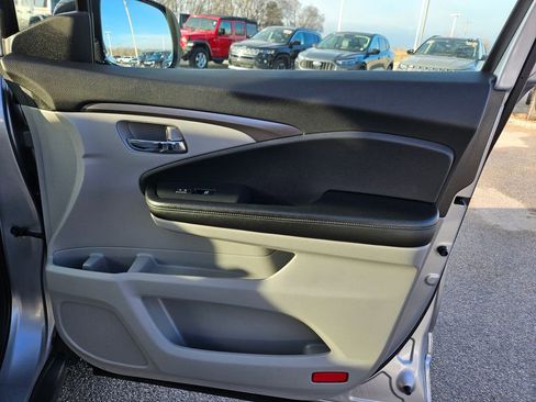 Used 2017 Honda Pilot EX image 32