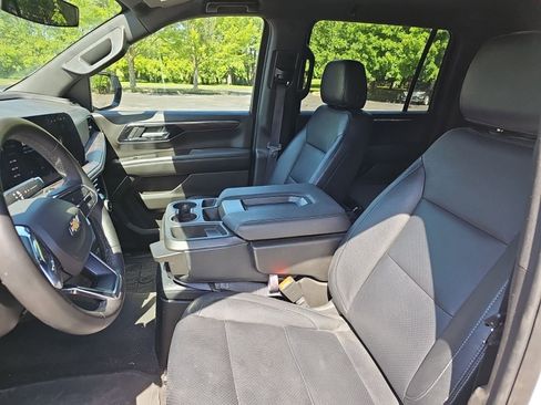 Used 2025 Chevrolet Suburban LS AWD/4WD image 19