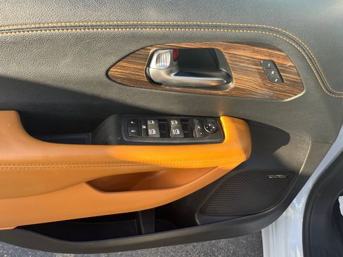 Used 2021 Chrysler Pacifica Pinnacle image 16