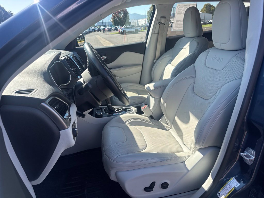 Used 2019 Jeep Cherokee Limited w/ Luxury Group AWD/4WD image 10