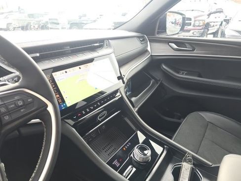 New 2026 Jeep Grand Cherokee Altitude image 25