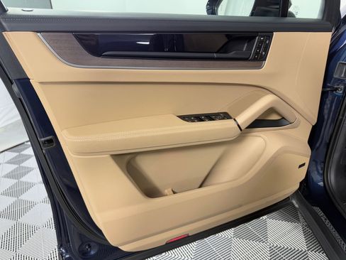 Used 2025 Porsche Cayenne S image 14