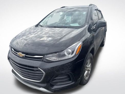 Used 2021 Chevrolet Trax LT w/ LT Convenience Package image 4