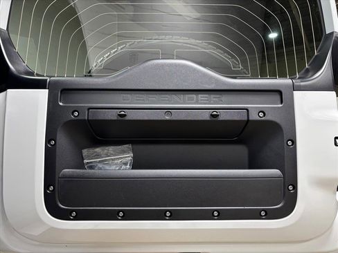 Used 2026 Land Rover Defender 110 X-Dynamic SE image 43