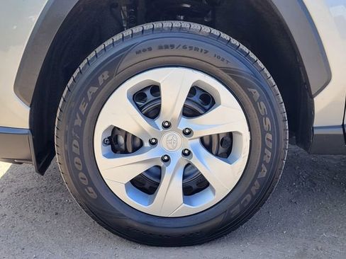 Used 2022 Toyota RAV4 LE AWD/4WD image 10