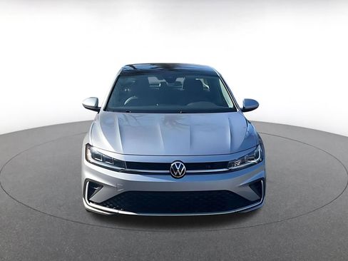 Used 2025 Volkswagen Jetta SE image 4