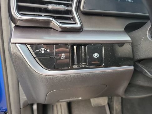 Used 2024 Kia Sportage EX FWD image 39