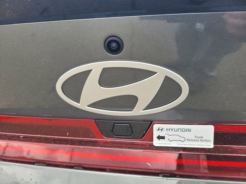 New 2025 Hyundai Elantra SEL image 12