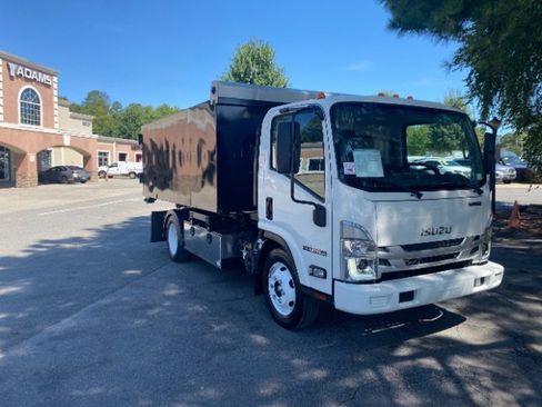 Used 2024 Isuzu NPR image 7