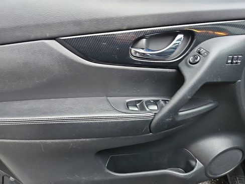 Used 2020 Nissan Rogue SL w/ Premium Package image 12