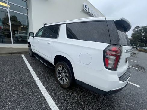 Used 2024 Chevrolet Suburban LT w/ LT Signature Package image 4