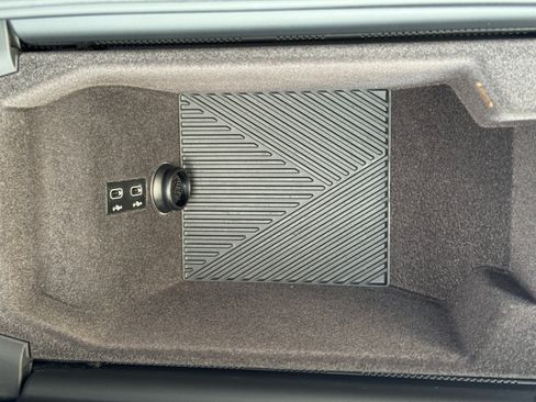 Used 2023 BMW 740i w/ Executive Package RWD image 38