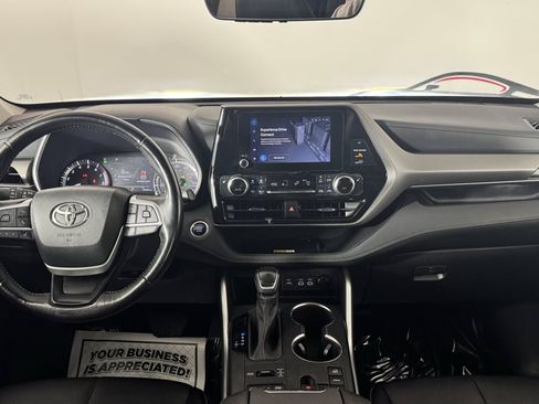 Used 2023 Toyota Highlander XLE AWD/4WD image 35