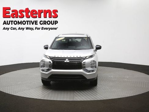 Used 2022 Mitsubishi Outlander SE image 52