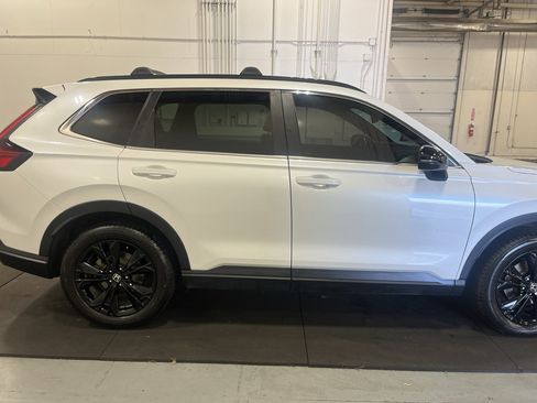 Used 2024 Honda CR-V Sport Touring image 4