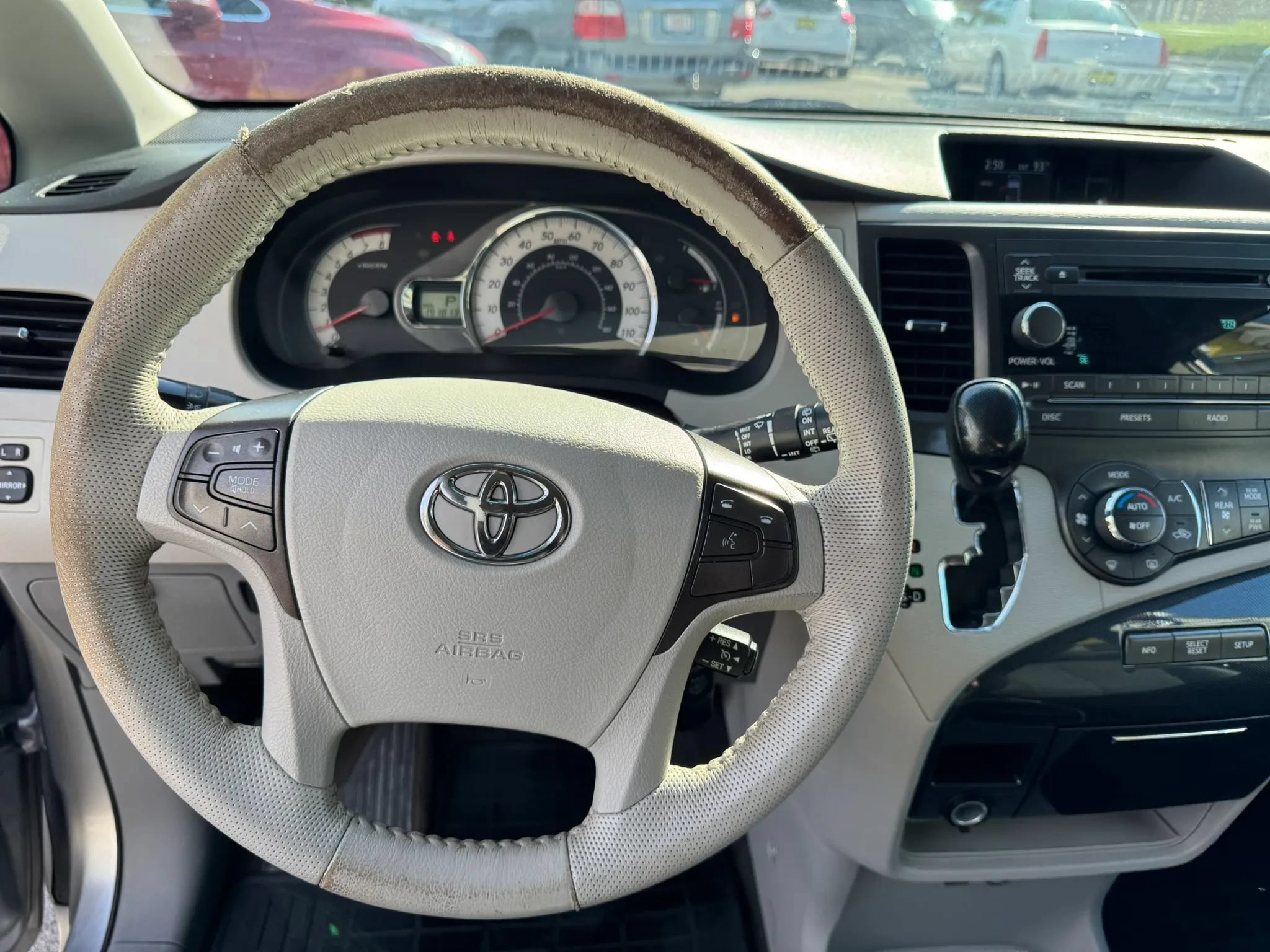 Used 2013 Toyota Sienna SE FWD image 16