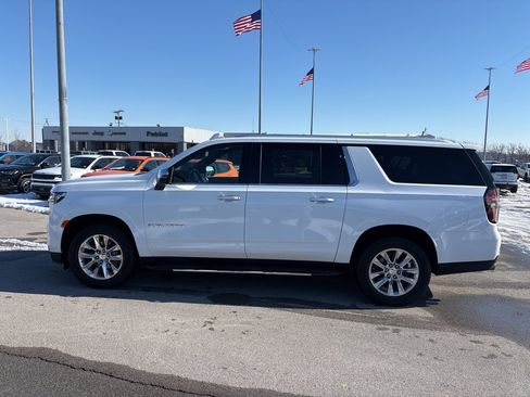 Used 2023 Chevrolet Suburban Premier image 6