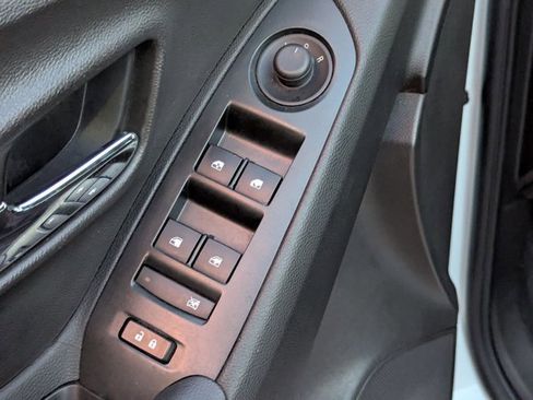 Used 2017 Chevrolet Trax LS FWD image 6