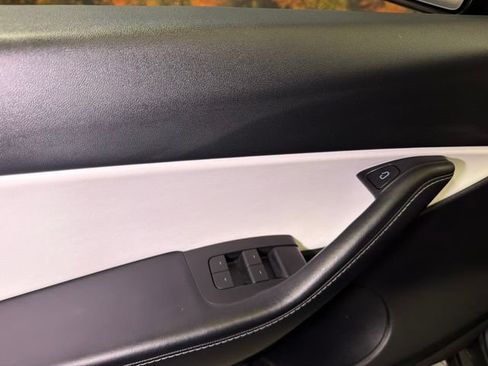 Used 2022 Tesla Model Y Performance AWD/4WD image 25