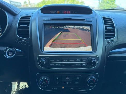 Used 2014 Kia Sorento SX w/ 3rd Row Package AWD/4WD image 16
