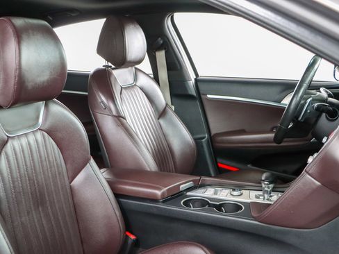 Used 2022 Genesis G70 2.0T w/ Prestige Package image 27