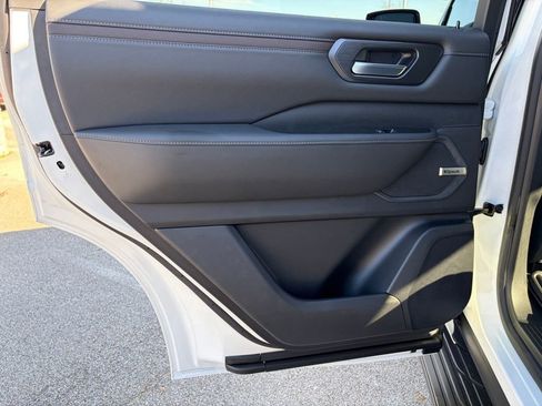 New 2026 Nissan Armada SL w/ Captain's Chari Seat Package AWD/4WD image 24