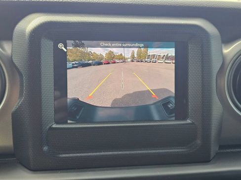 Used 2023 Jeep Gladiator Sport AWD/4WD image 14
