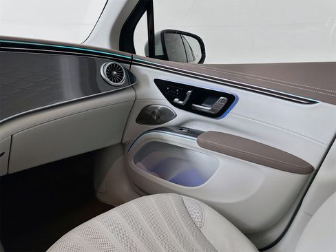 Used 2023 Mercedes-Benz EQS 450+ SUV image 26