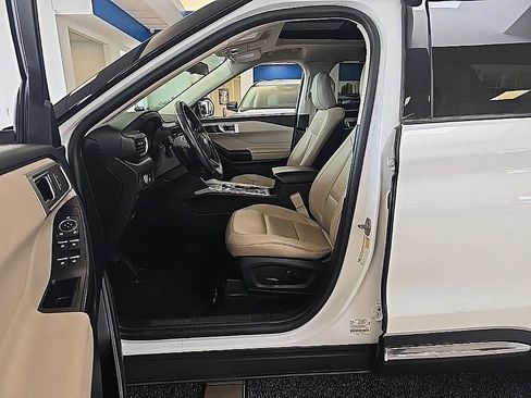 Used 2020 Ford Explorer XLT w/ Equipment Group 202A AWD/4WD image 12
