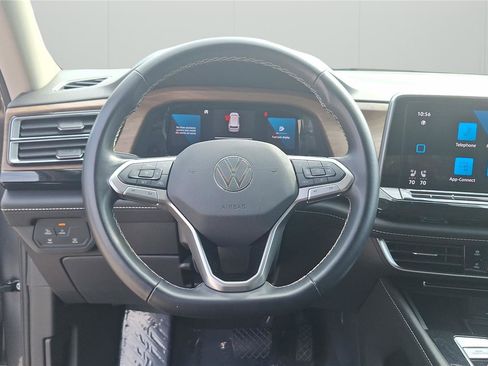 Used 2024 Volkswagen Atlas SE FWD image 23