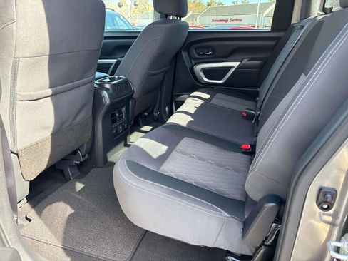 Used 2024 Nissan Titan SV w/ SV Convenience Package image 9