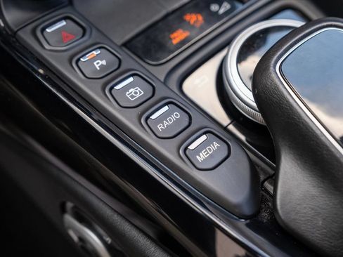 Used 2019 Aston Martin V8 Vantage Coupe RWD image 28