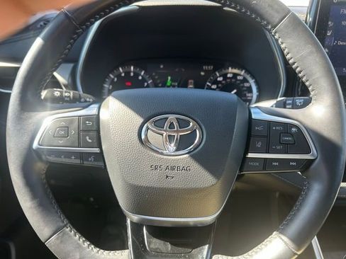 Used 2021 Toyota Highlander Limited image 13