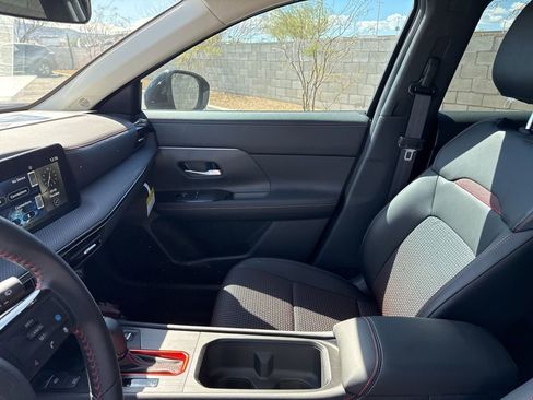 Used 2025 Nissan Kicks SR w/ Illumination Package image 16