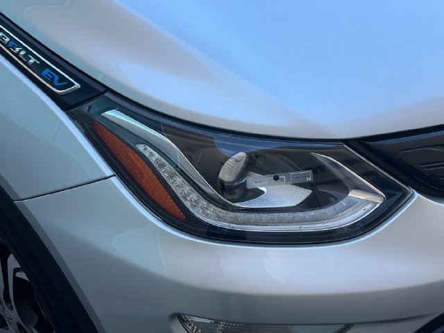 Used 2020 Chevrolet Bolt Premier w/ Infotainment Package FWD image 13