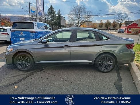 Certified 2022 Volkswagen Jetta SE image 35